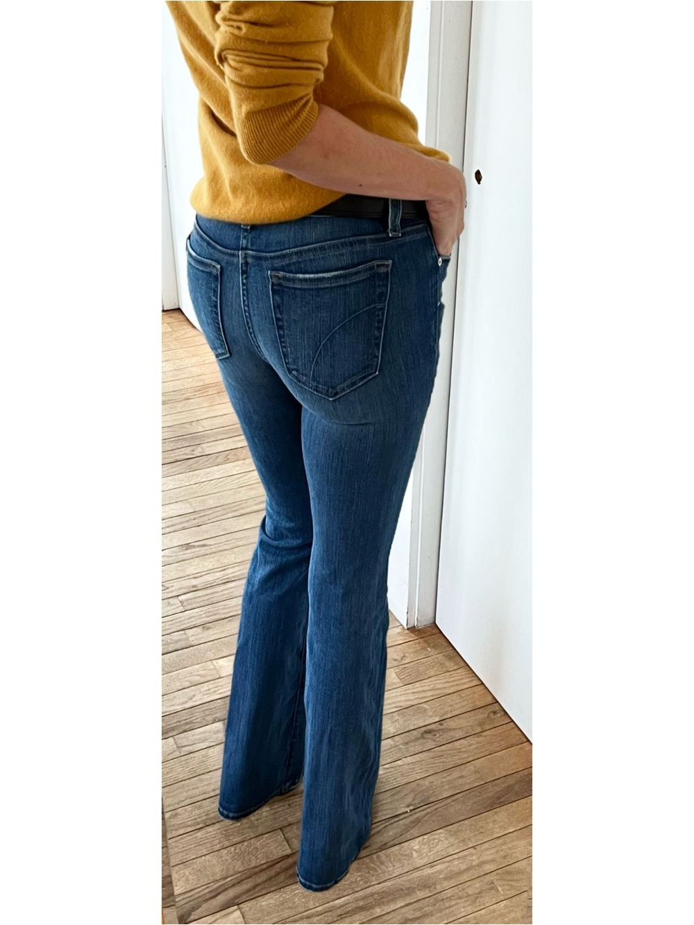 Joe’s Jeans Lucky Low Rise Flare Jeans Size 27 - Picture 2 of 8